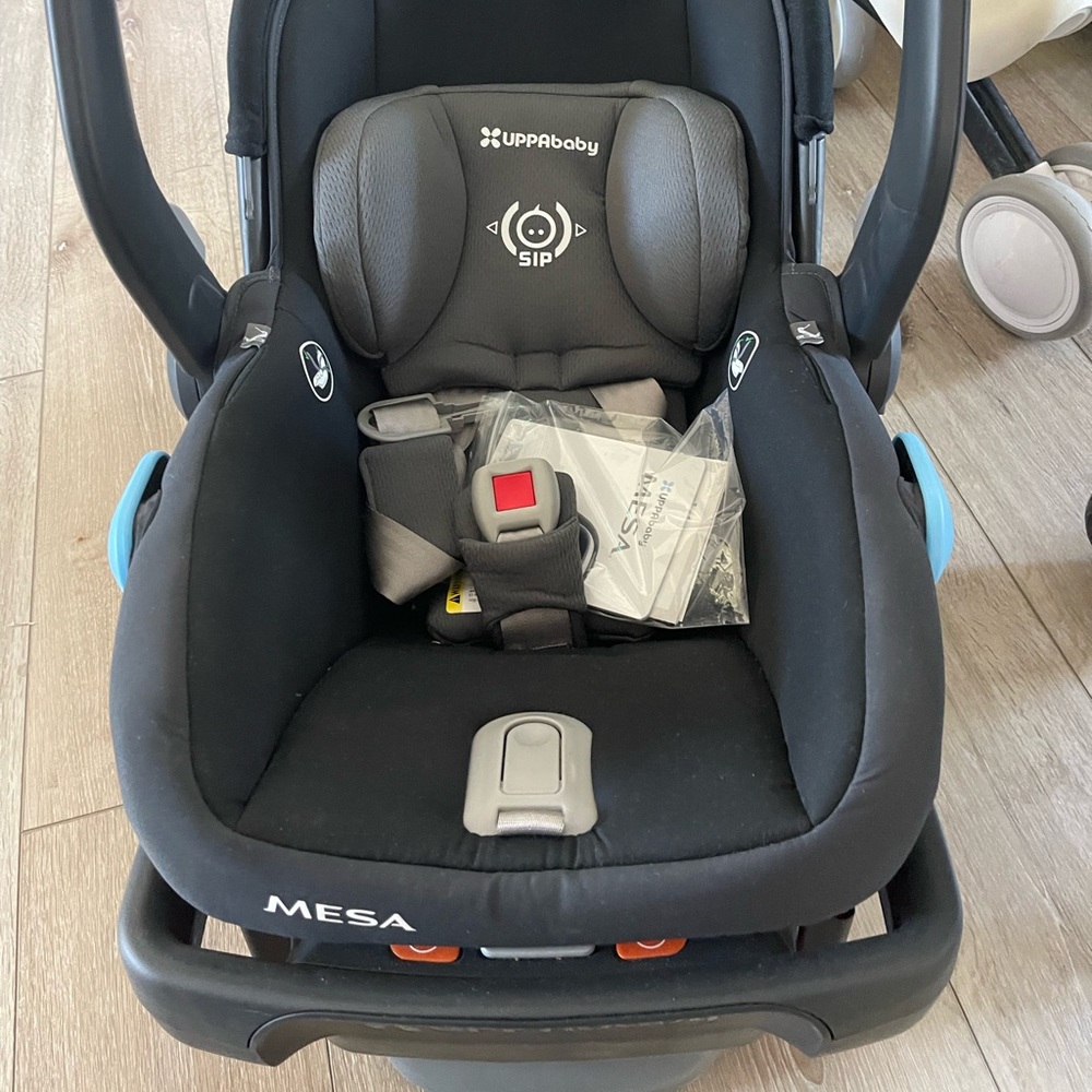 Brand new  Uppababy infant carseat in color Jake